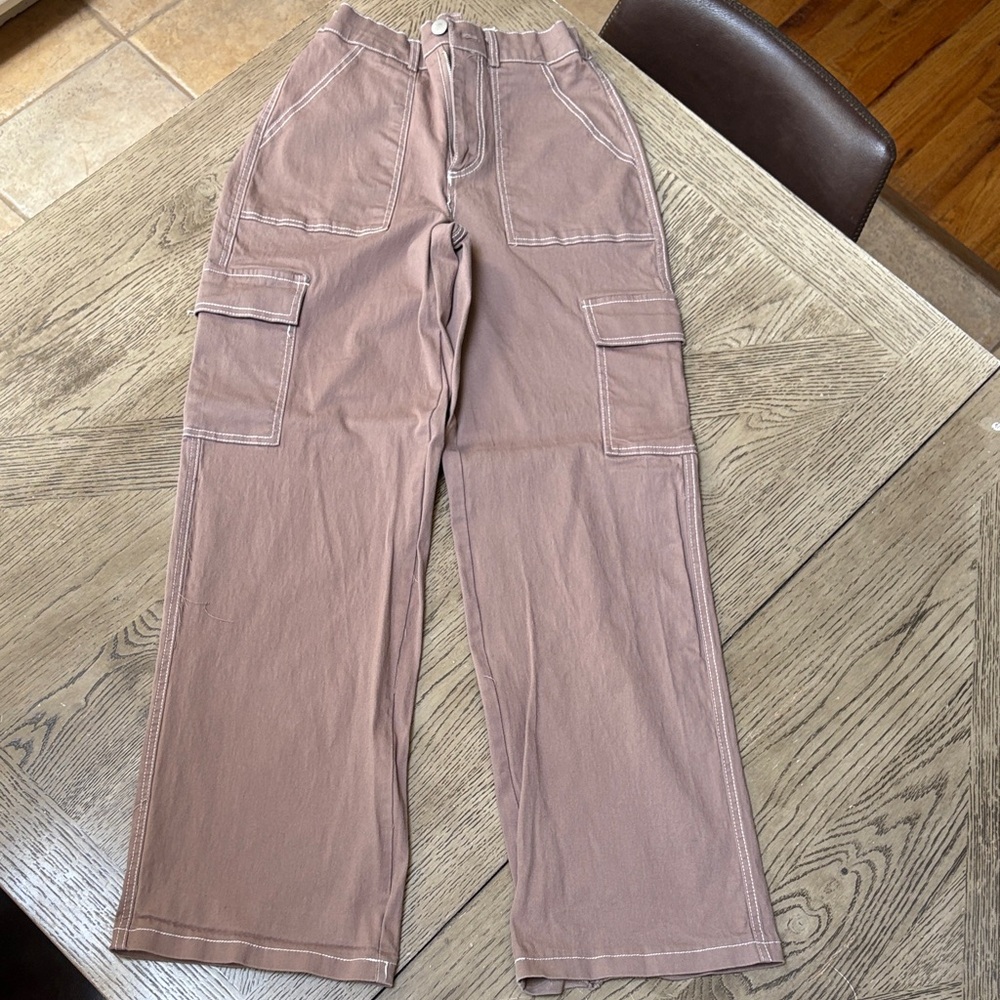 Women's Straight Leg Cargo Pants - Brown